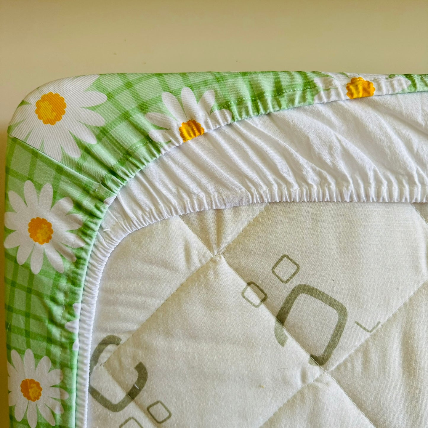 Fitted Cot Sheet - Cotton Jersey Check Daisy